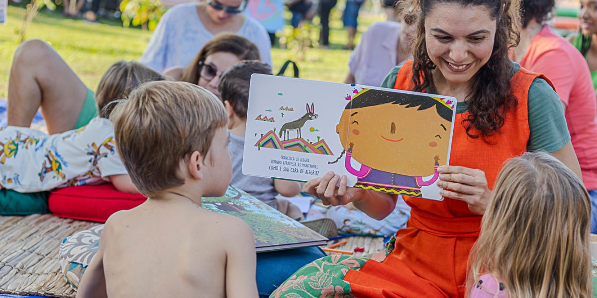 foto Mediação de Leitura-Tatiane Silvestroni (1)